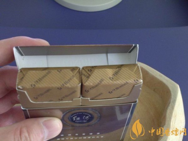 紅河香煙價(jià)格表和圖片 紅河煙(紅河扁)多少錢(qián)一包